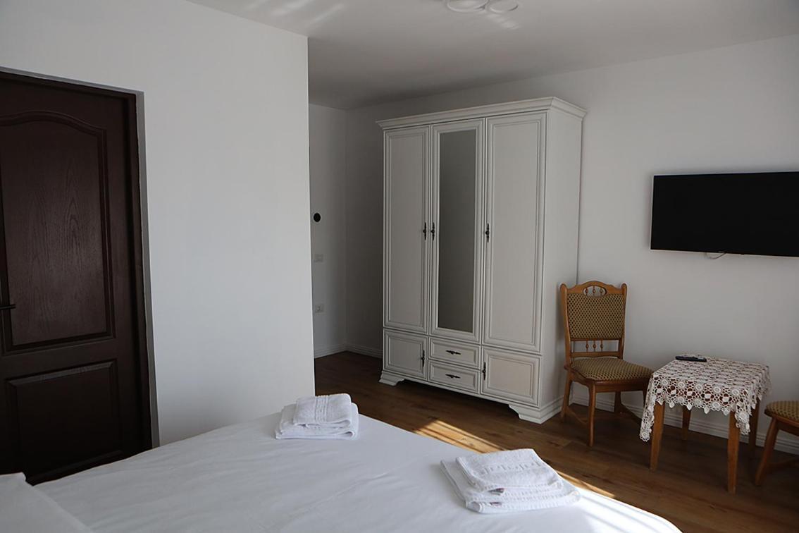 Hotel Casa Carmen Poienile Izei Exteriér fotografie